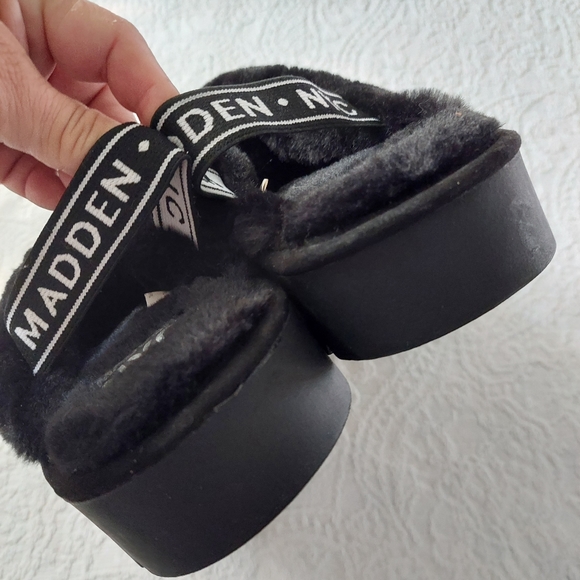 MADDEN NYC FAUX FUR LOW PLATFORM SANDALS NWT - Picture 8 of 10